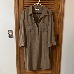 Women’s midi shirt dress size XL. Runs small. Army green color 2 front pockets